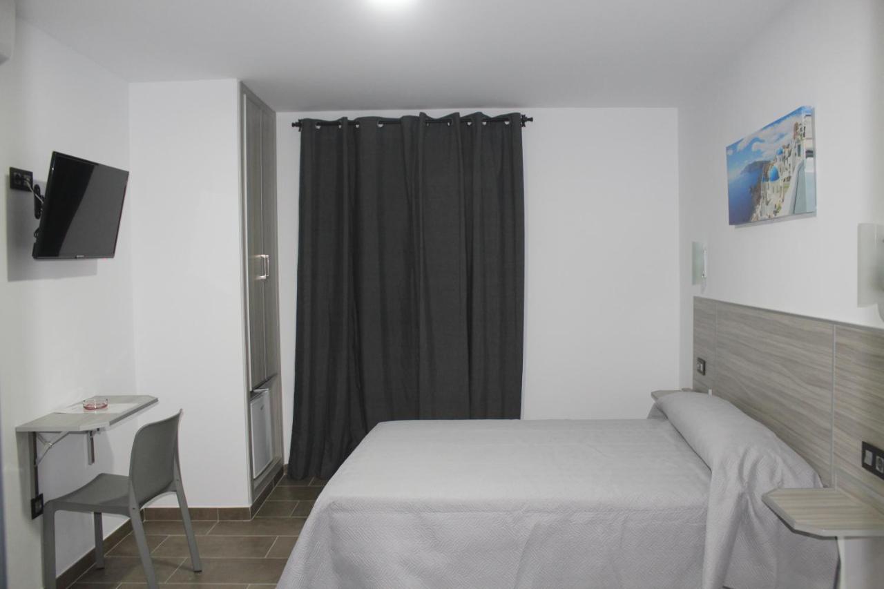 קוניל דה לה פרונטרה Hostal Maria Jose מראה חיצוני תמונה
