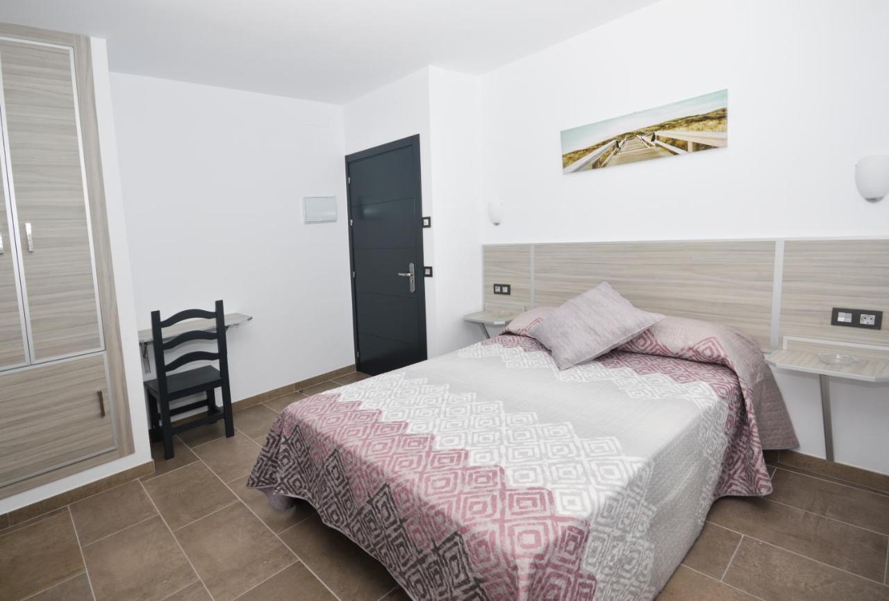 קוניל דה לה פרונטרה Hostal Maria Jose מראה חיצוני תמונה