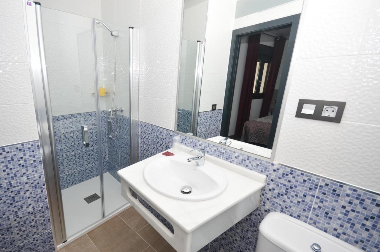 קוניל דה לה פרונטרה Hostal Maria Jose מראה חיצוני תמונה