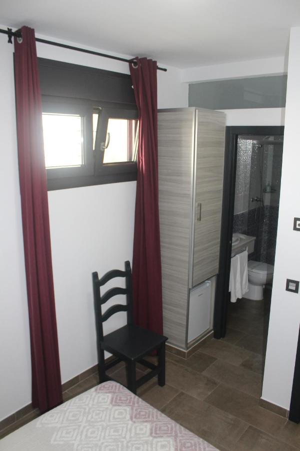 קוניל דה לה פרונטרה Hostal Maria Jose מראה חיצוני תמונה