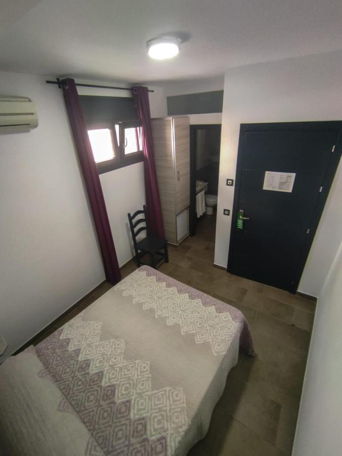 קוניל דה לה פרונטרה Hostal Maria Jose מראה חיצוני תמונה