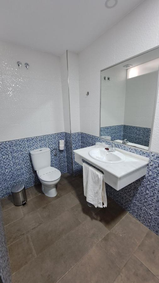 קוניל דה לה פרונטרה Hostal Maria Jose מראה חיצוני תמונה