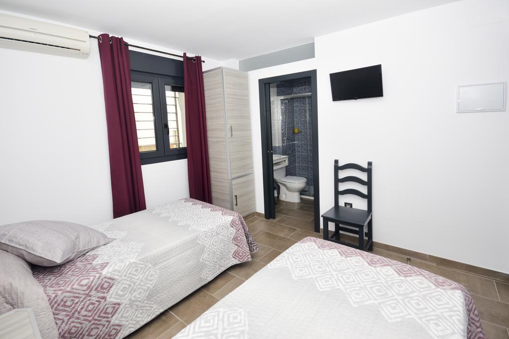 קוניל דה לה פרונטרה Hostal Maria Jose מראה חיצוני תמונה