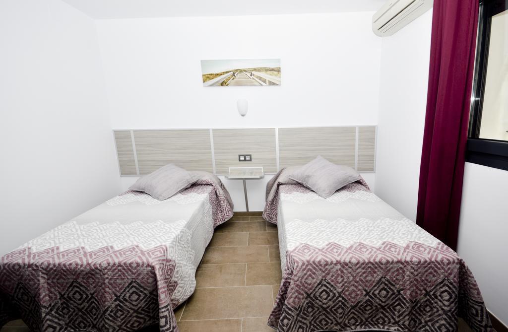 קוניל דה לה פרונטרה Hostal Maria Jose מראה חיצוני תמונה