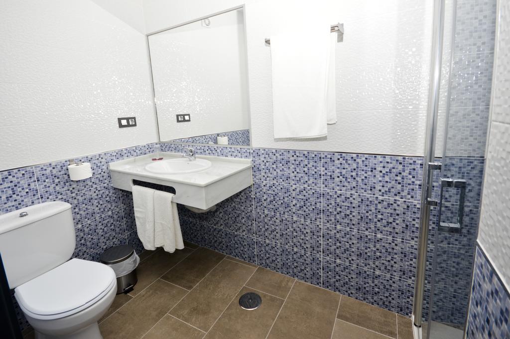 קוניל דה לה פרונטרה Hostal Maria Jose מראה חיצוני תמונה