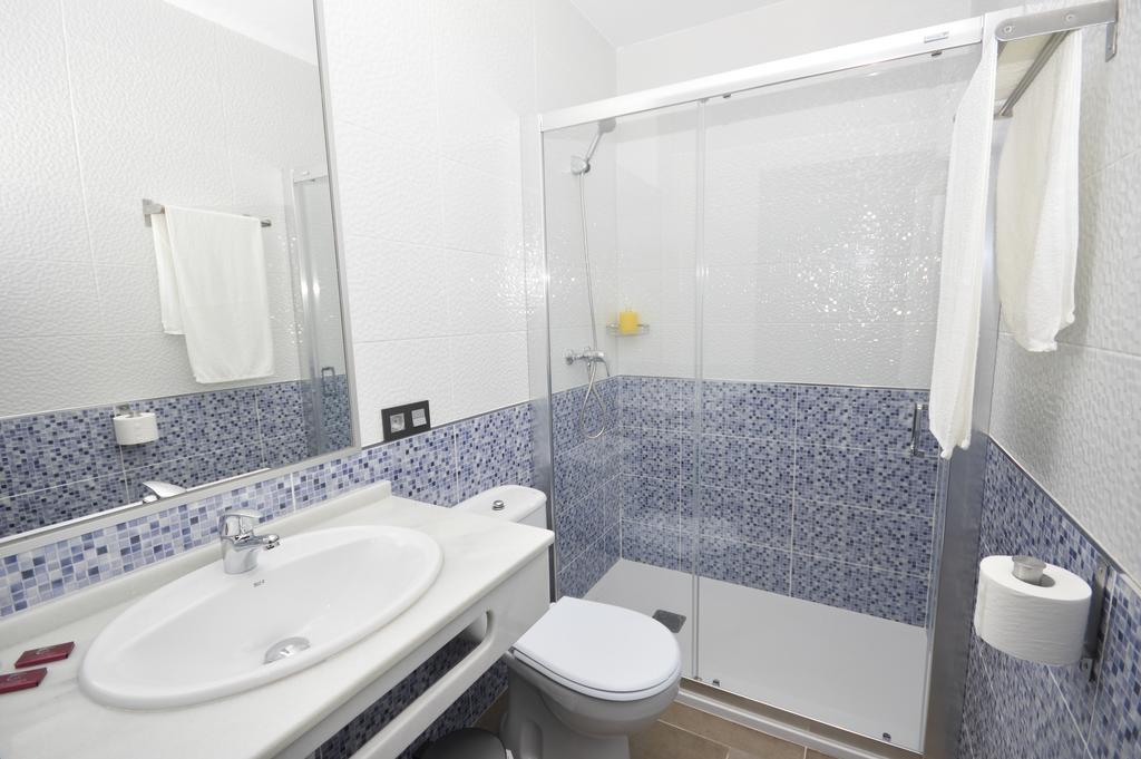 קוניל דה לה פרונטרה Hostal Maria Jose מראה חיצוני תמונה