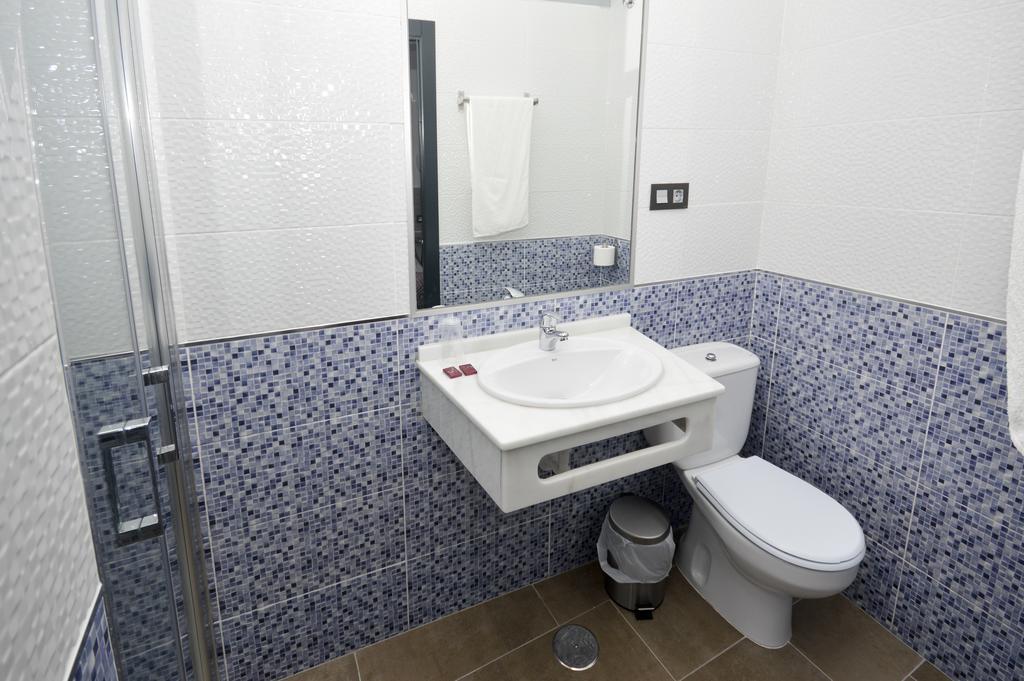 קוניל דה לה פרונטרה Hostal Maria Jose מראה חיצוני תמונה
