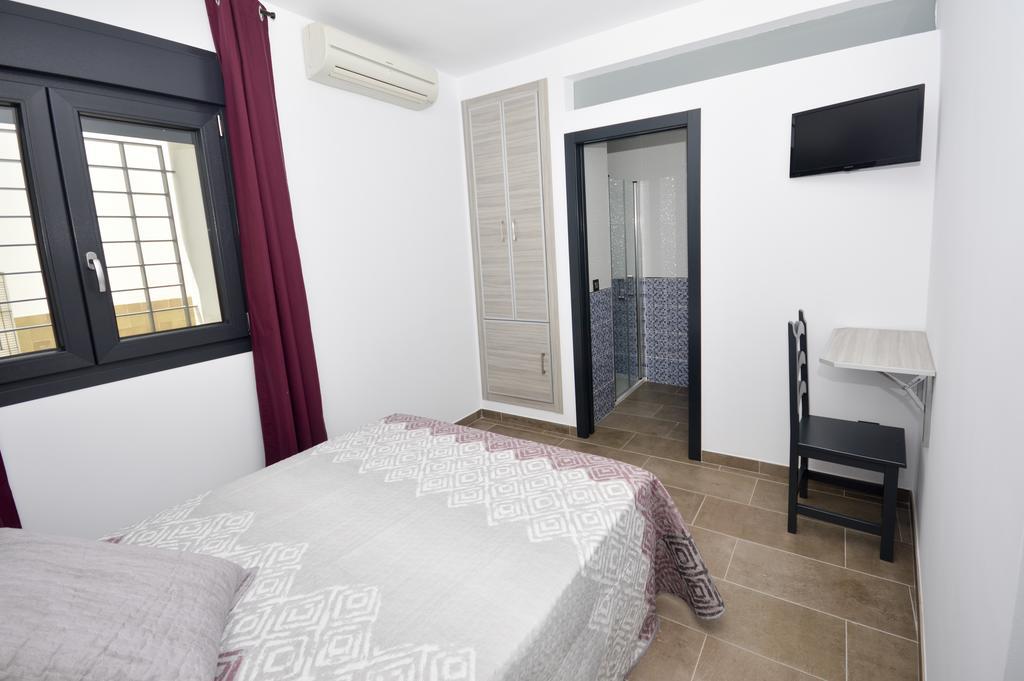 קוניל דה לה פרונטרה Hostal Maria Jose מראה חיצוני תמונה